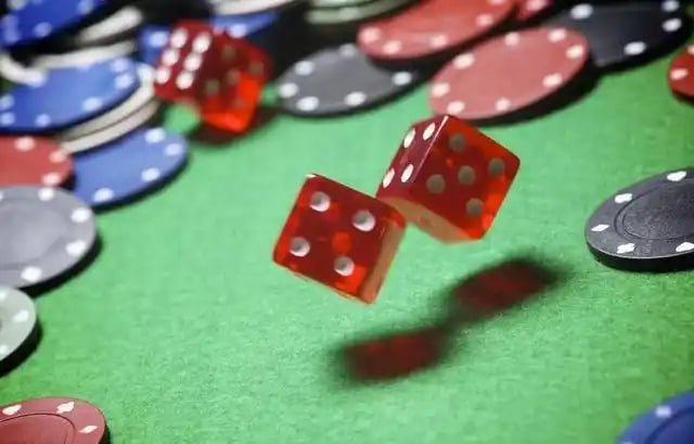 Pengguna mengakses platform vipbet88 melalui smartphone dengan antarmuka ramah pengguna